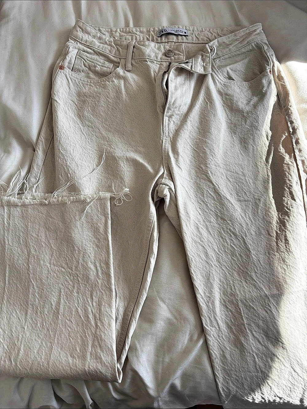Zara High-Rise Straight Leg Raw Hem Jeans Straight Leg Pants in Cream Size